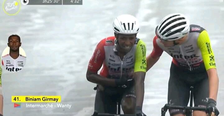 Biniam Girmay Crashes in Final Kilometer But Finishes Heroically with Teammates