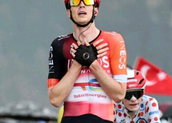 Thymen Arensman verrast iedereen – laat Pogačar en Vingegaard achter zich voor een indrukwekkende overwinning in La Plagne!