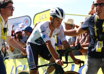 Lance Armstrong & Wiggins fel kritisch op Evenepoel: “Het zou me niet verbazen als hij uit de Tour stapt”