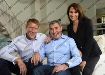 Eddy Merckx maakt het “relatief goed” na zijn recente operatie, waarbij hij met spoed naar het ziekenhuis werd gebracht voor een prothese, aldus zijn dochter Sabrina.