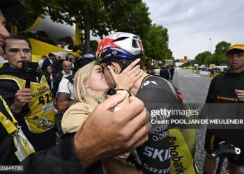 In een recente ontwikkeling bedankt Sarah De Bie fans namens Wout van Aert na de Tour: “Jullie steun betekende alles en we beschouwen het niet als vanzelfsprekend…”