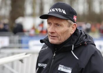 Adrie Van Der Poel geeft officiële verklaring na opgave zoon Mathieu van Der Poel aan Tour de France vanwege longontsteking … “Hij heeft nu medische hulp en uw gebeden en steun nodig…”