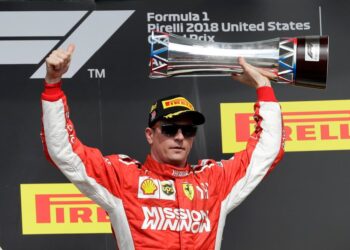 Iconic Moment Kimi Räikkönen Wins U.S. Grand Prix, Denies Lewis Hamilton the Title — For Now
