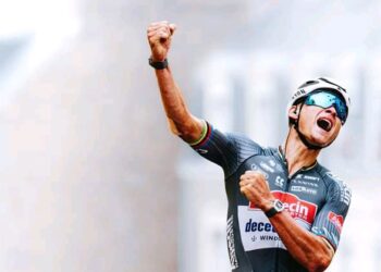 Een maand geleden… Mathieu Van der Poel en Tadej Pogacar bezorgden ons onze eerste titanenstrijd, gewonnen door de Nederlander, die ook de gele trui mee naar huis nam in Boulogne-sur-Mer.