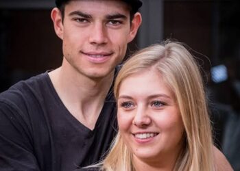 “De weg naar de Tour was niet gemakkelijk voor mijn man Wout. De pijn, de ziekte, de stille tranen, het harde werk, enzovoort…”: Sarah de Bie reageert op negatieve reacties van fans op de Tourprestatie van Wout Van Aert