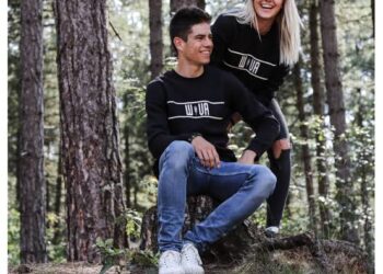 Wout Van Aert betuigde zijn dank aan zijn ouders en zijn vrouw, Sarah De Bie, voor hun onwrikbare steun en motivatie na zijn prestatie in de Tour de France van 2025. Hij betuigde ook zijn oprechte dank aan zijn wereldwijde fanbase voor hun constante vertrouwen en loyaliteit, zowel tijdens de hoogtepunten als tijdens de dieptepunten. Ik hou van jullie allemaal.