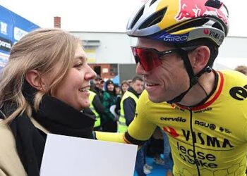 “Zij is de stille kracht achter elke pedaalslag”: Wout van Aert brengt emotioneel eerbetoon aan zijn vrouw