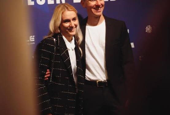 »Brez vaju ne bi zmogli« – Tadej Pogačar in njegova partnerica Urška prekinjata molk s solzno zahvalo navijačem, ki so jima pomagali prebroditi najtemnejše dni