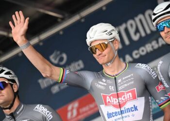 BREAKING NEWS: Mathieu van der Poel schokt fans met onthulling van team waar hij zich bij wil aansluiten na vertrek Alpecin-Deceuninck — Nederlandse fans in rep en roer na oproep Alpecin tot boycot
