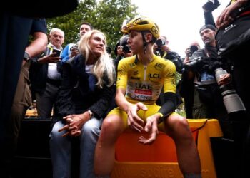 Urska Žigart osuplja Slovence: Ponižna gesta Tadeja Pogačarja navdušuje oboževalce