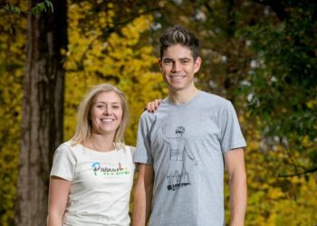 SCHOKKEND: 5 MINUTEN GELEDEN — Wout Van Aert en zijn vrouw Sarah vervullen een onvervulde droom door middel van liefdadigheid