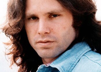 🎬🔥 Shock in Hollywood: Director of New Jim Morrison Docuseries Suggests the Rock Legend May Still Be Alive