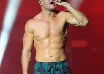 Imagine Dragons’ Dan Reynolds Uses This Heavy-Lifting Routine to Stay in Serious Shape at 38