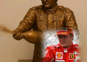 Espoo kunnioittaa omiaan: Kimi Räikkösen ikonisen unohdetun samppanjajuhlan jättimäinen patsas paljastettiin Tapiolassa