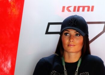 ”Kimi murtaa jään kotona”, sanoo Minttu Räikkönen