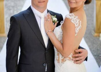 Entinen F1-maailmanmestari Kimi Räikkönen avioitui malli Minttu Virtasen kanssa Toscanan seremoniassa