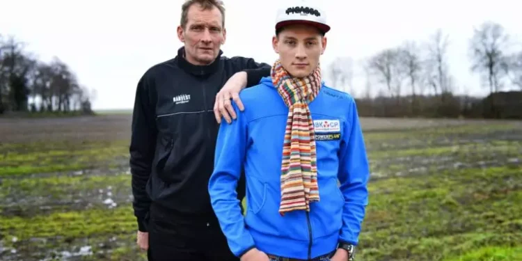 Adrie van der Poel beschrijft hoe veldrijden een “intense” tol eist van zijn zoon Mathieu van der Poel