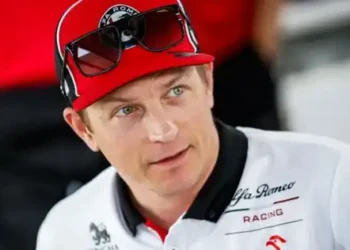 ”TÄMÄN EI OLLUT KOSKAAN PITÄNYT TULLA JULKISEKSI” – Kimi Räikkösen eläkkeelle jäämisen jälkeen tekemä yksityinen päätös ravistelee nyt F1-maailmaa!!!