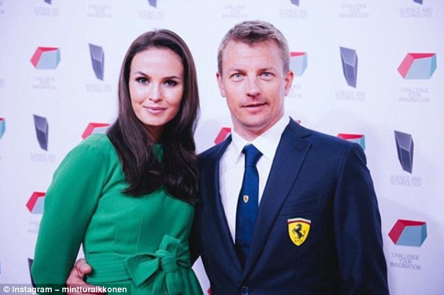 Yksinoikeudella: Kimi Räikkösen vaimo äänestettiin presidentin gaalan tanssiaisten kaunottareksi