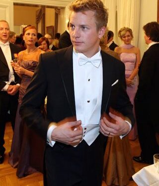 🔥 USKOMATONTA: Kimi Räikkönen juuri saavutti maailmanmestaruuden JÄLLEEN – Mutta ei siellä missä odottaisi!