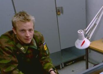 Kimi Räikkönen piiloutui kerran ojaan välttääkseen sotilasrangaistusta – Villi tarina, joka vangitsee täydellisesti Jäämiehen