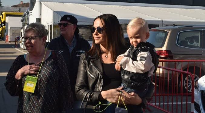 Kimi Räikkösen äiti Paula kertoo perheen erityisestä elämästä – Rianna, 8, Robin, 10, ja pikku-Grace pitävät isoäitinsä kiireisenä: ”Heillä voi olla silmät takaraivossa”