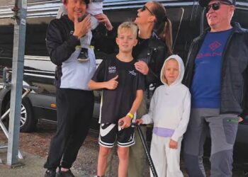 ❤️ Kimi Räikkönen kutsuu itseään “poikalapseksi” toivottaen vaimolleen hyvää vuosipäivää