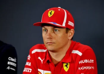 “Top Gearin” tuottaja muistelee päivää, jolloin hän “panosti” Kimi Räikkösen: “Minulla vähän meni se sekaisin hänen kanssaan”