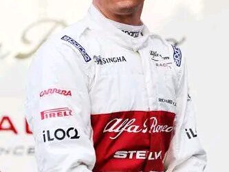 SUURI PALJASTUS: Kimi Räikkönen myöntää “oppineensa käsittelemään krapulaa” – ja sanoo juhlimisen ja juomisen tehneen hänestä paremman ajokokemuksen!