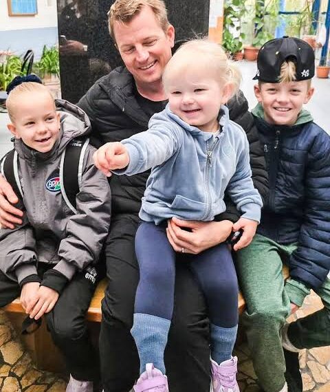 Kimi Räikkösen nykyinen elämä: Ajanviettoa lastensa kanssa — Pienet jäämiehet 😍