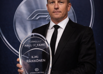 Hiljainen legenda ikuistettu: Kimi Räikkönen virallisesti Formula 1:n Hall of Fameen — ”Tein vain työni”
