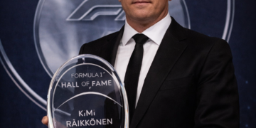 Hiljainen legenda ikuistettu: Kimi Räikkönen virallisesti Formula 1:n Hall of Fameen — ”Tein vain työni”