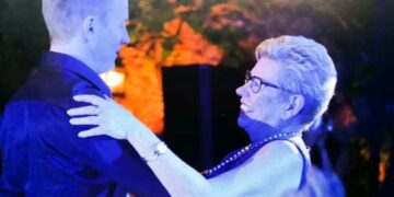 ”Muista, äiti rakastaa sinua”: Hiljainen viesti, joka kantoi Kimi Räikköstä hänen vaikeimpien kilpailujensa läpi