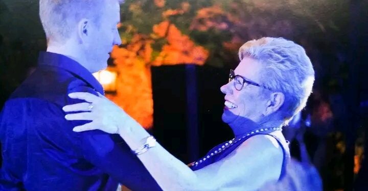 ”Muista, äiti rakastaa sinua”: Hiljainen viesti, joka kantoi Kimi Räikköstä hänen vaikeimpien kilpailujensa läpi