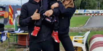 Harvinainen perhehetki Kimi Räikkösen, Robinin ja hänen äitinsä välillä sulattaa hiljaa sydämiä