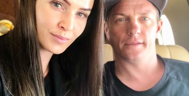 ”Hän käveli pois katsomatta taakseen… tähän asti”: Kertomaton syy, miksi Kimi Räikkönen melkein palasi Formula 1:een eläkkeelle jäätyään – ja mitä Minttu teki muuttaakseen mielensä kokonaan