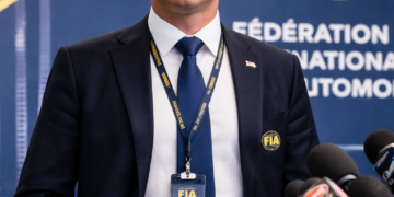 Kiista puhkeaa!!! Kimi Räikkönen ottaa vahvan roolin Kansainvälisessä autoliitossa — Fanit kyseenalaistavat F1:n tulevaisuuden