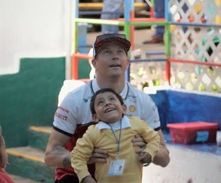 Nykyaikainen F1-ikoni Kimi Räikkönen on luvannut 6 miljoonaa dollaria huippumodernin hyväntekeväisyyssairaalan rakentamiseen. Sairaalan tavoitteena on tarjota täysin ilmaista lääketieteellistä hoitoa ja edistyneitä hoitoja pienituloisille suomalaisille, vakuuttamattomille, maahanmuuttajille ja kodittomille.