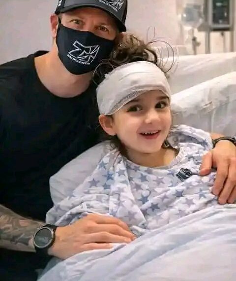 KYLMÄ, TYYNI, KULTAINEN SYDÄN — Kimi Räikkönen astuu esiin rahoittaakseen yksinään syöpää sairastavan nuoren tytön täydellisen toipumisen!