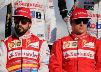 Fernando Alonso puhuu avoimesti kovasta kilpailustaan ​​Kimi Räikkösen kanssa ja väittää olleensa parempi kilpailija 👀👀