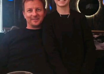 “My Dad Didn’t Celebrate — He Just Watched On”: The Quiet Moment Between Kimi Räikkönen and His Son Robin That Left Fans Emotional