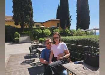 YKSINOMAISESTI SISÄPIIRITIETEELLÄ: Kimi Räikkönen ja Minttu Räikkönen ovat julkaisseet “kaksospommin” – esittelevät kaksostensa ultraäänitutkimusten tulokset