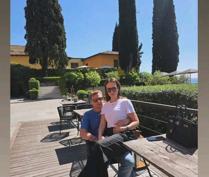 YKSINOMAISESTI SISÄPIIRITIETEELLÄ: Kimi Räikkönen ja Minttu Räikkönen ovat julkaisseet “kaksospommin” – esittelevät kaksostensa ultraäänitutkimusten tulokset