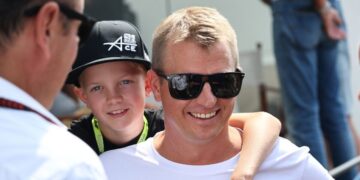 Jäämiehestä mentoriksi: Kimi Räikkönen avautuu Robinin kilpa-uran ohjaamisesta – ”Hänen on löydettävä oma tiensä”