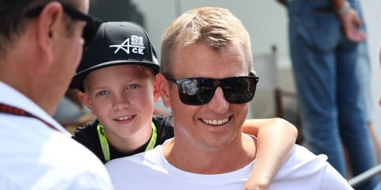 Jäämiehestä mentoriksi: Kimi Räikkönen avautuu Robinin kilpa-uran ohjaamisesta – ”Hänen on löydettävä oma tiensä”