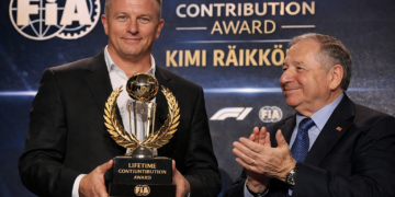Kimi Räikkönen tekee historiaa ensimmäisenä suomalaisena kilpa-autolegendana, joka on palkittu FIA:n/Motorsportin elämäntyöpalkinnolla