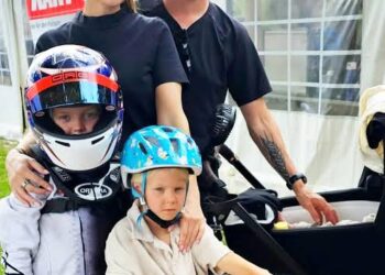Kimi Räikkönen jakaa ylpeän perhejuhlan poikansa Robinin muistolle – tervehenkinen hetki, jossa kilpa-ajohenki selvästi kulkee perheessä