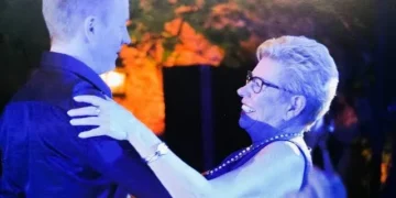 Murheellinen Kimi Räikkönen muistaa äitiään sydämellisellä kunnianosoituksella juhliessaan tämän postuumia 64. syntymäpäivää — Lepää rauhassa Paula Räikkönen