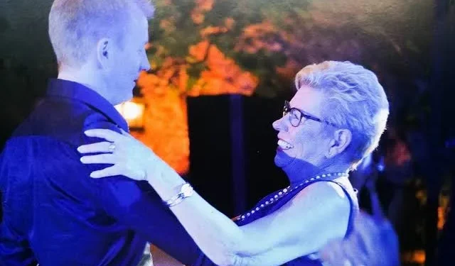 Murheellinen Kimi Räikkönen muistaa äitiään sydämellisellä kunnianosoituksella juhliessaan tämän postuumia 64. syntymäpäivää — Lepää rauhassa Paula Räikkönen