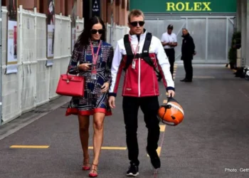 ”Onneni on, että hän seuraa minua jokaisella polulla.” – Kimi Räikkönen